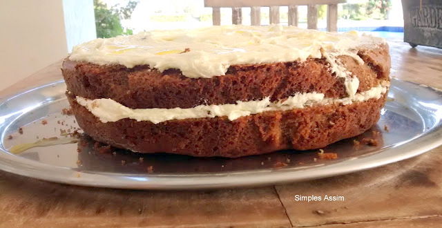 bolo de banana com glacê de maracujá