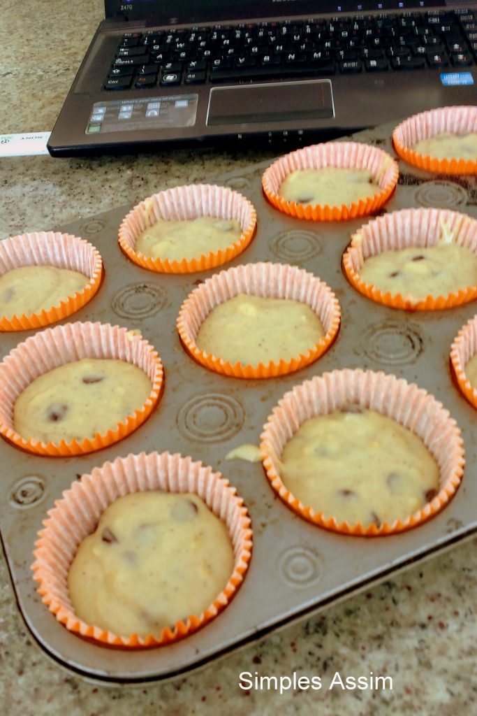 bolinhos de banana com gotas de chocolate 