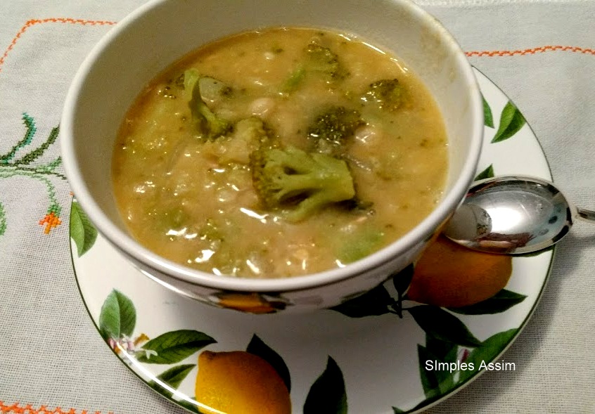 sopa de brócolis e feijão jpg