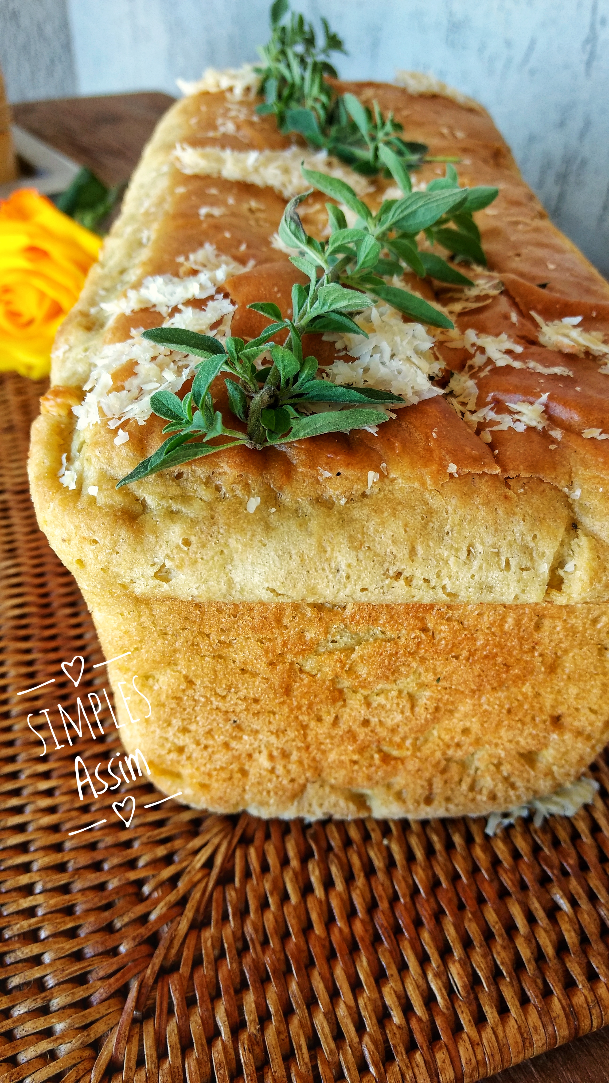 esse pão aromático de alho é super fácil de preparar, todo no liquidificador. Até quem não sabe fazer pão vai saber fazer.