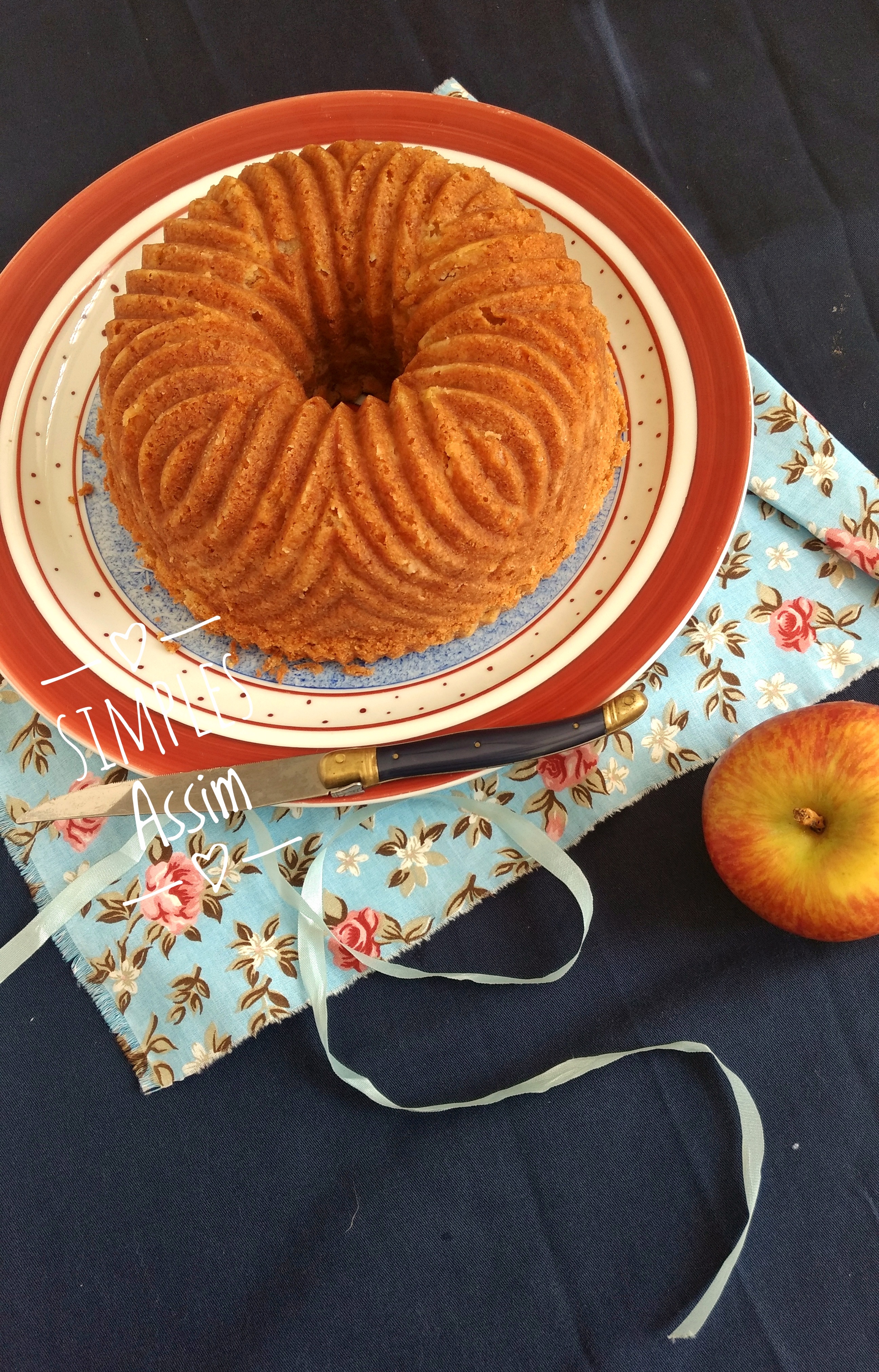 esse bolo de maçã com cream cheese é uma receita muito gostosa. O bolo fica macio e bem fofinho. Ótimo para servir com café