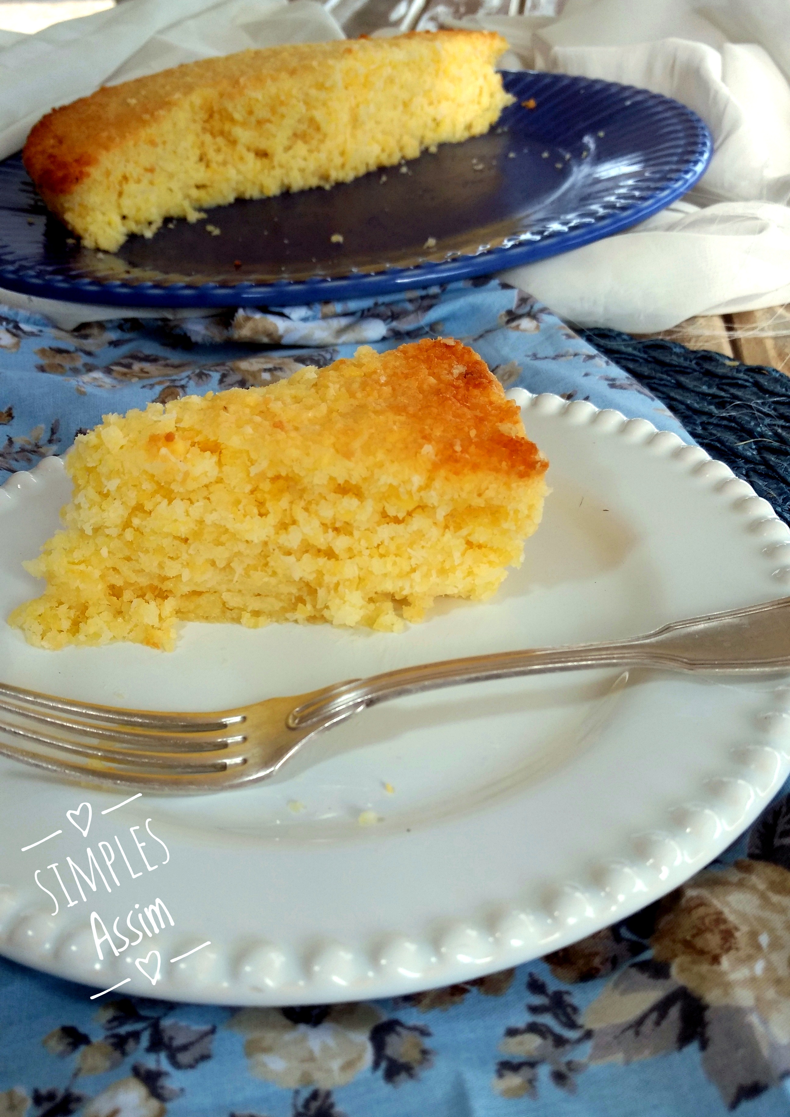 Esse bolo de mandioca e coco é tão gostoso e tão  fácil de fazer que você vai adorar. Um ótimo acompanhamento para um cafezinho.