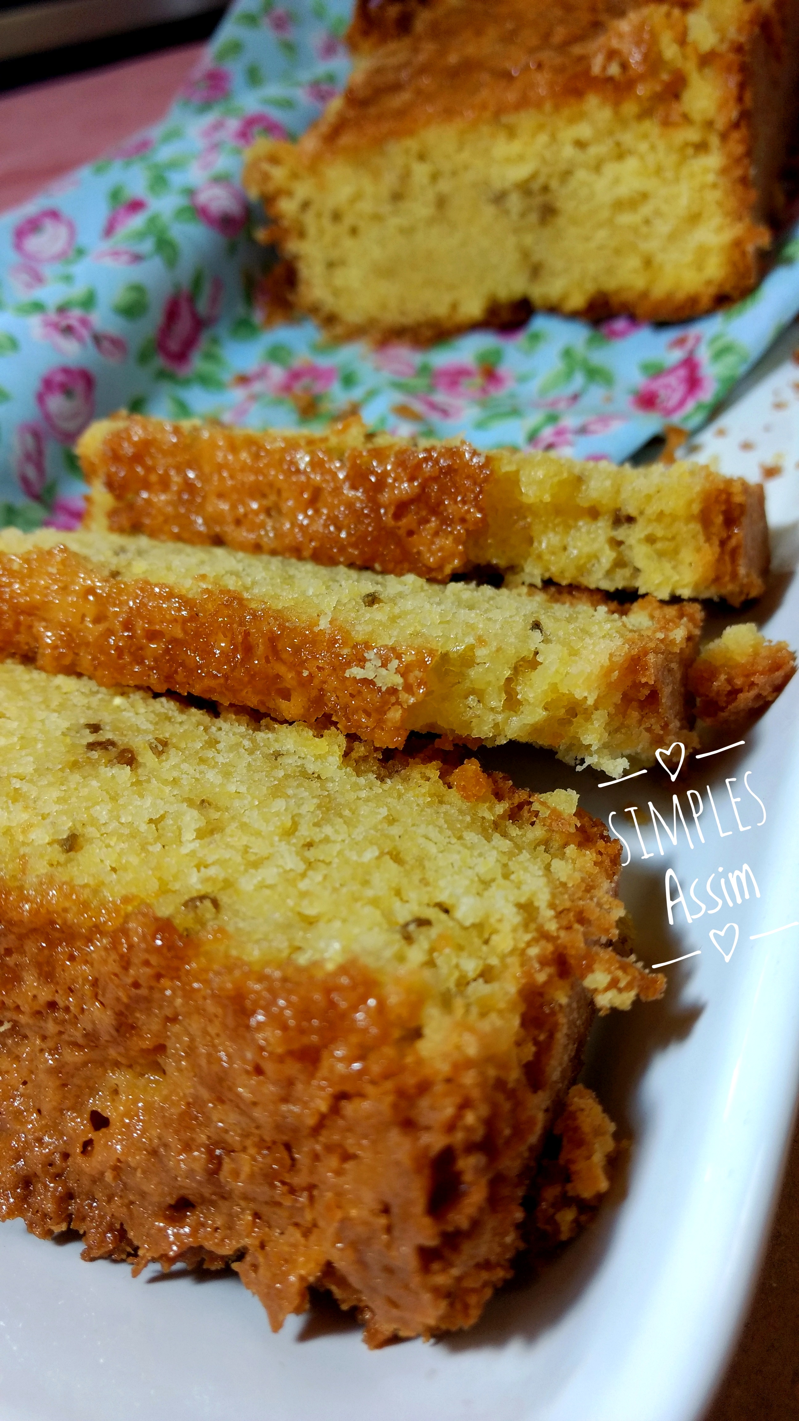 Esse bolo de fubá com leite de coco não leva glúten e fica delicioso. Fácil de fazer ele é excelente para tomar com um cafezinho.