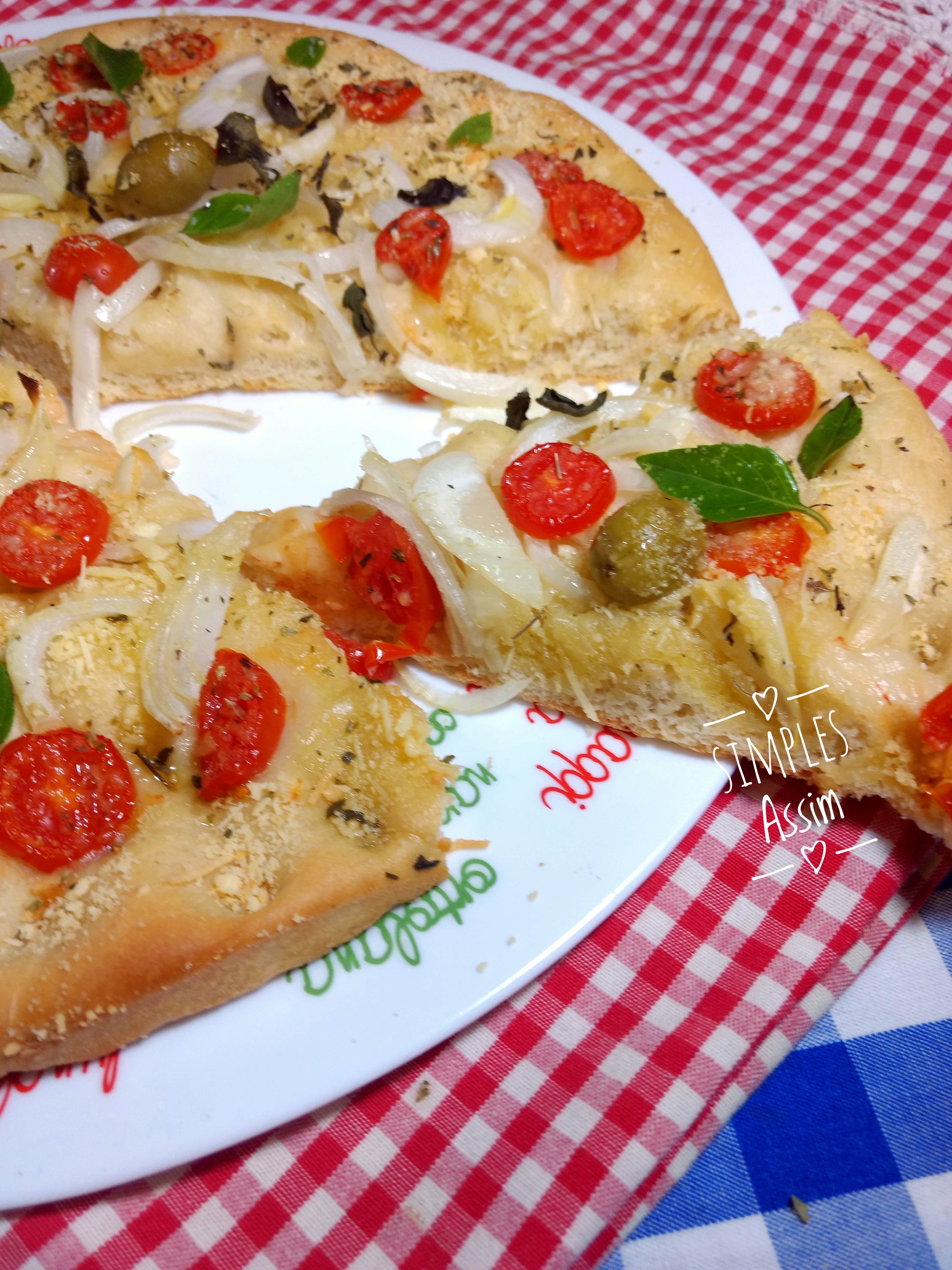 Chamei essa focaccia de simples assim pela facilidade no preparo, além de ficar deliciosa.