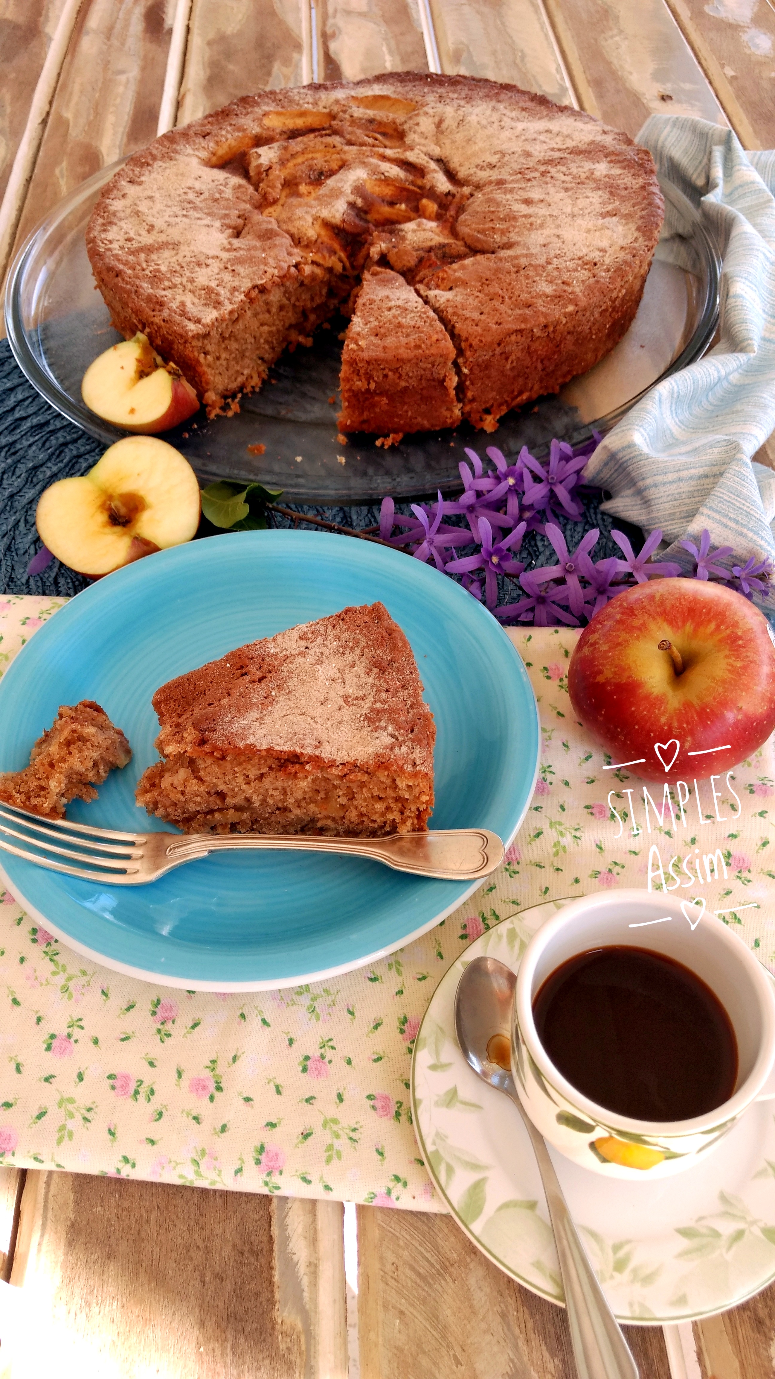 Esse Bolo de maçã perfumado é delicioso e muito aromático.