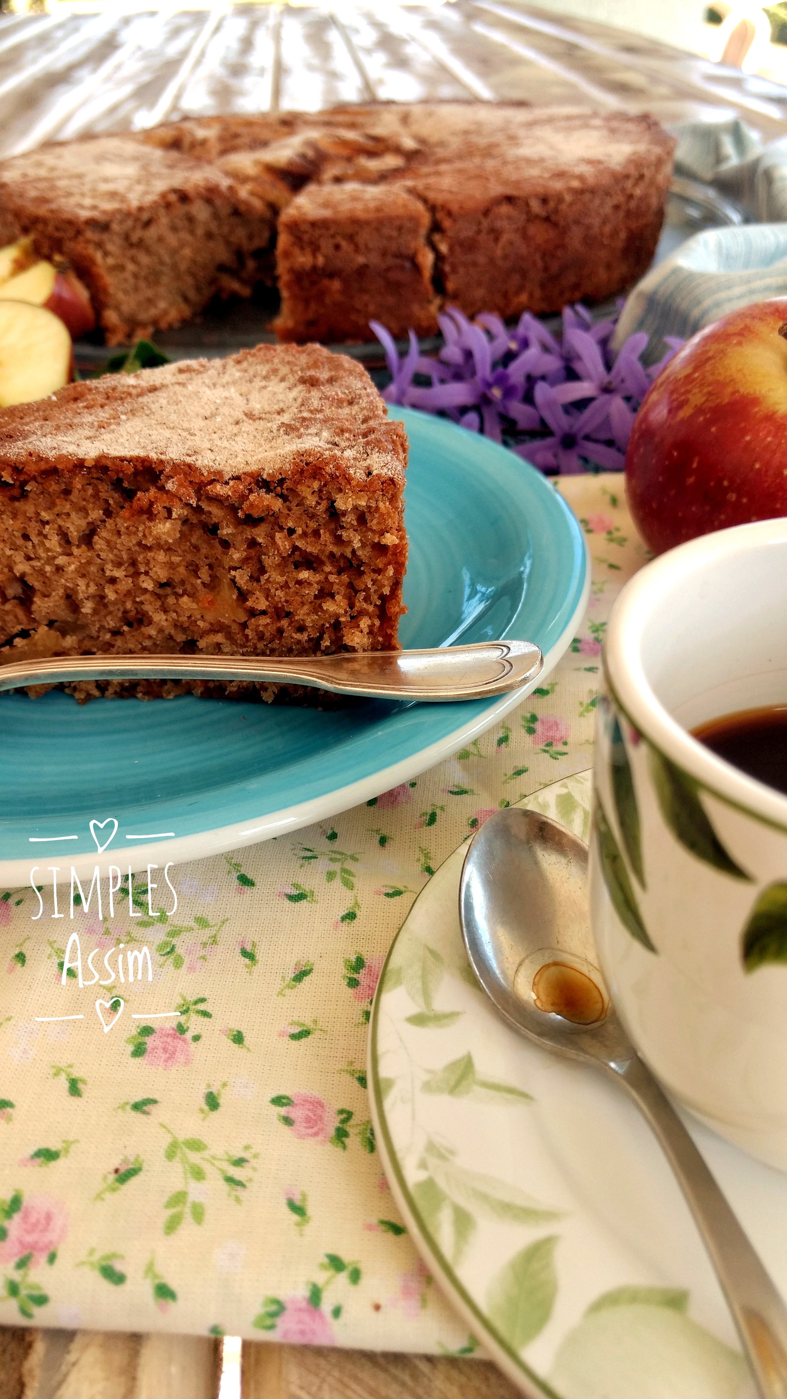 Esse Bolo de maçã perfumado é delicioso e muito aromático.