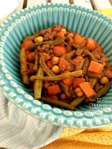 Esse picadinho de carne com legumes é uma receita clássica, muito gostosa e fácil de preparar.