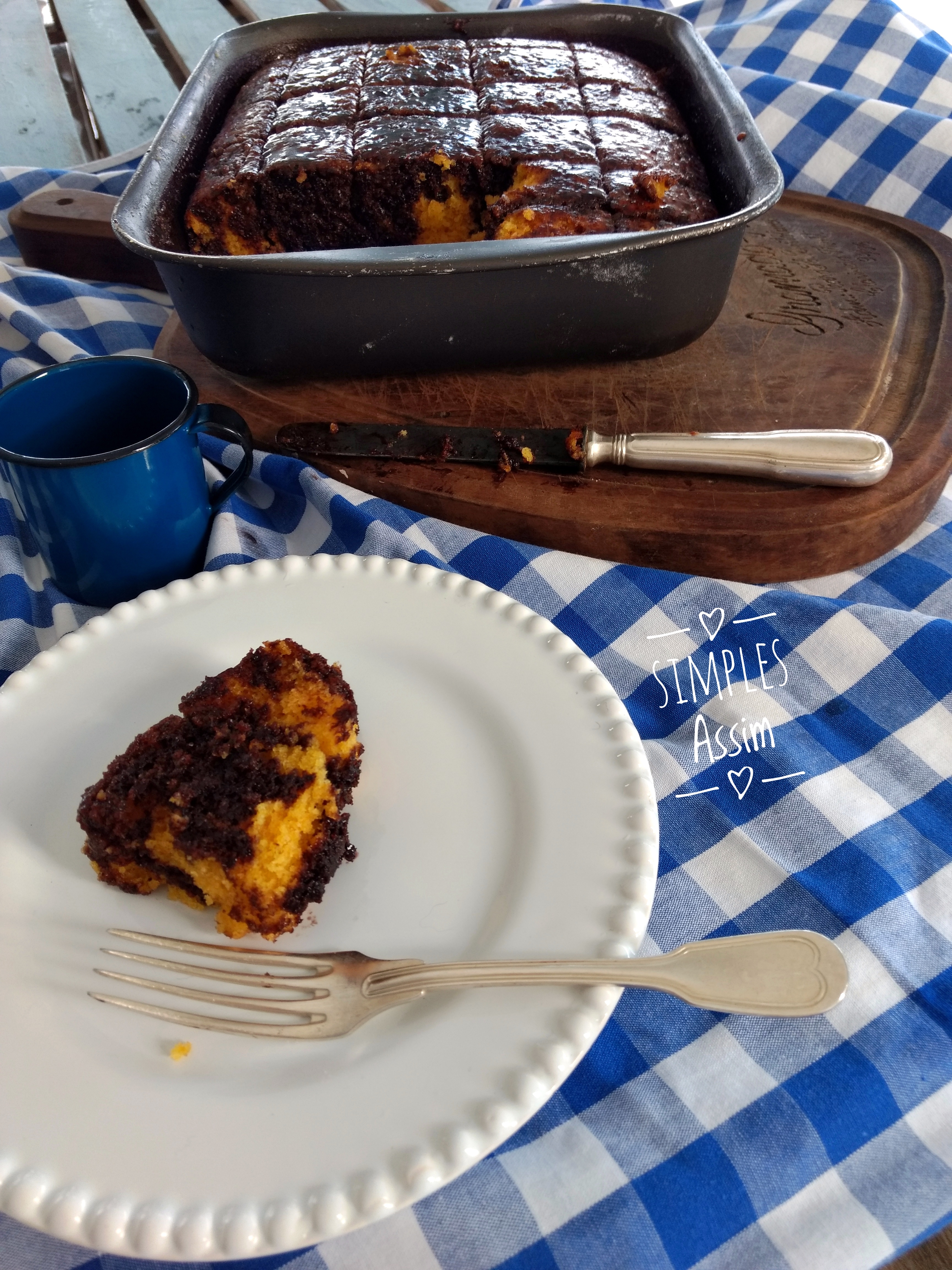 Este Bolo de cenoura com cobertura crocante de chocolate é fácil de fazer e muito gostoso.