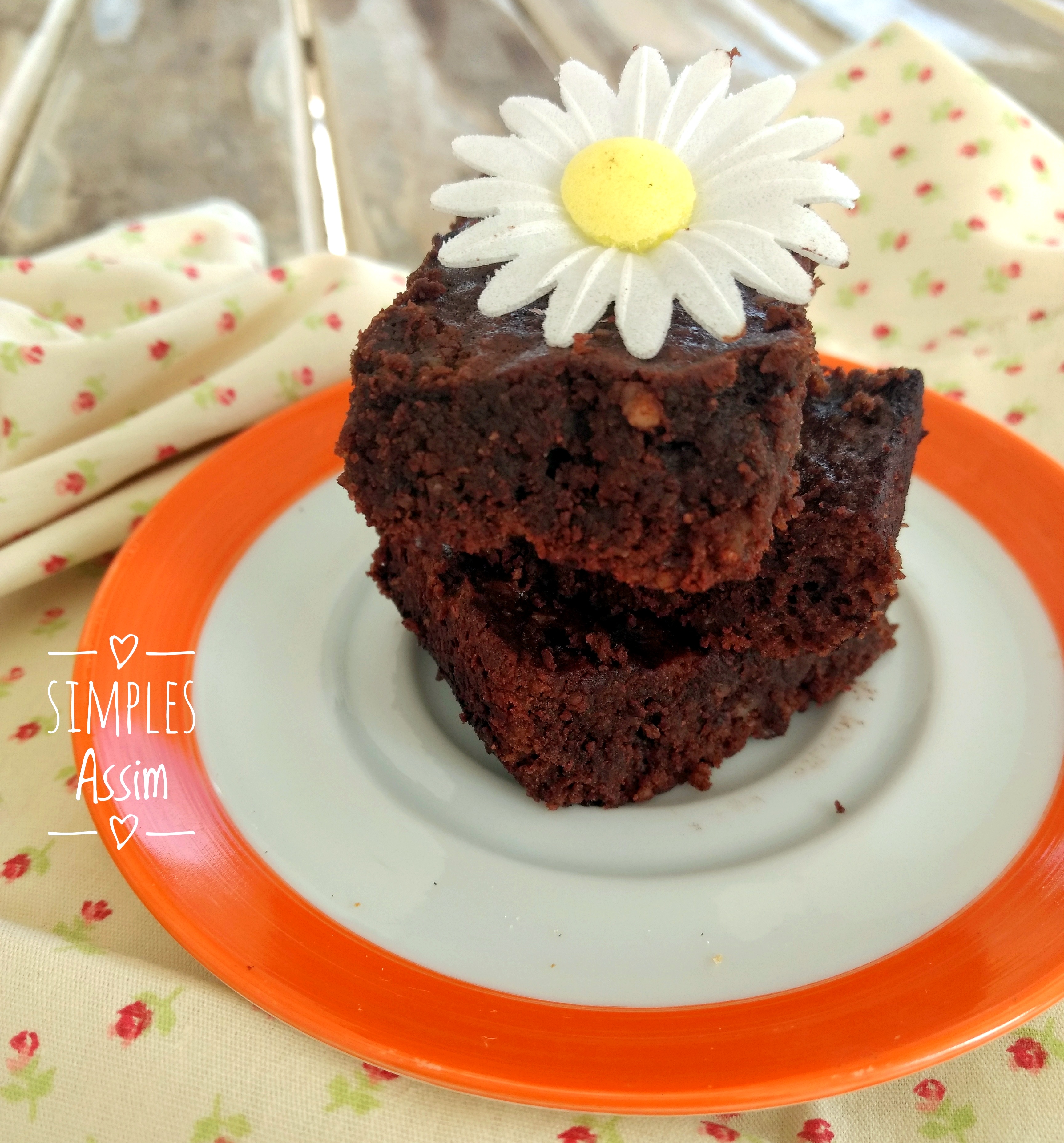 Esse Brownie sem açúcar e sem farinha fica delicioso e é fácil de fazer.