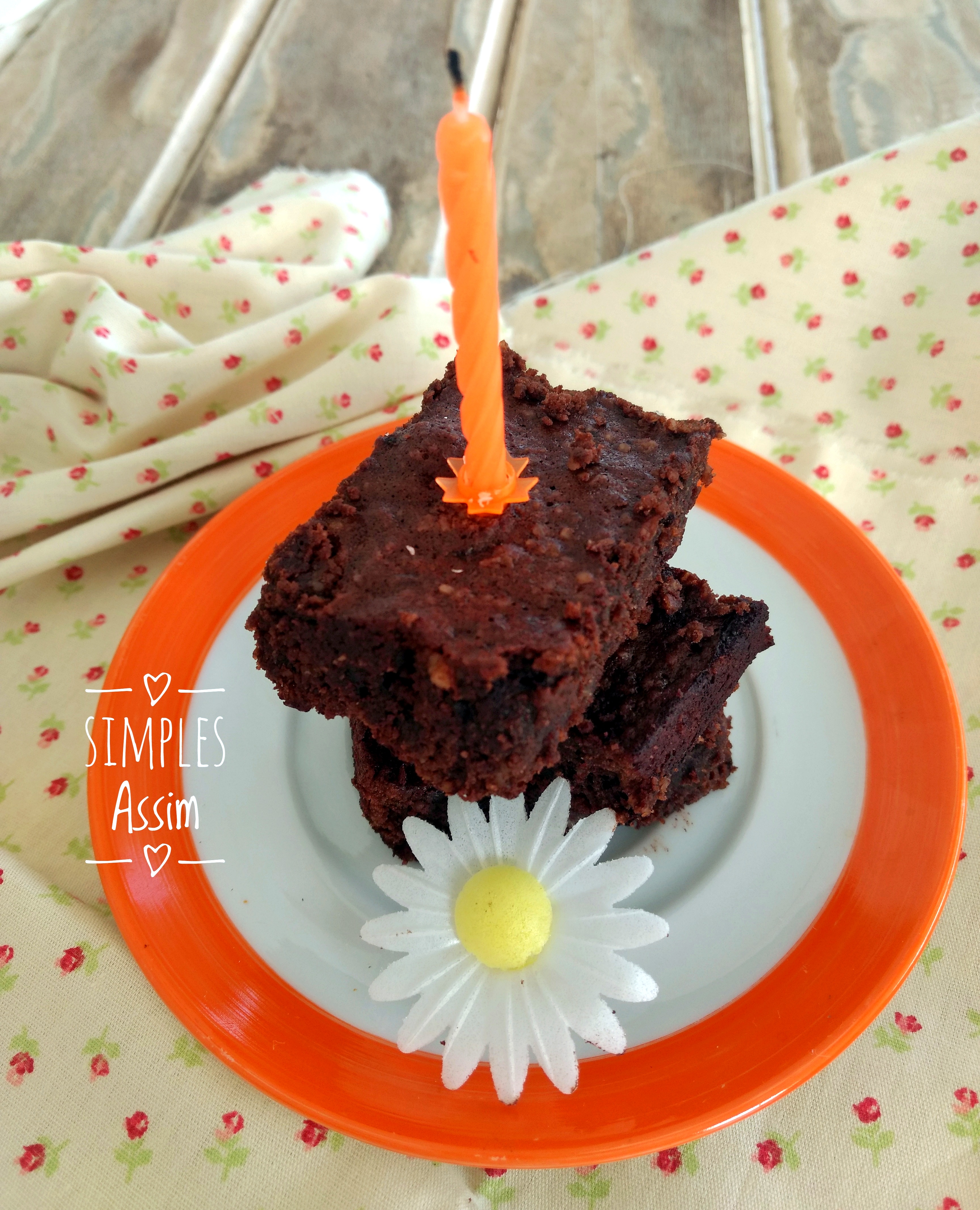 Esse Brownie sem açúcar e sem farinha fica delicioso e é fácil de fazer.