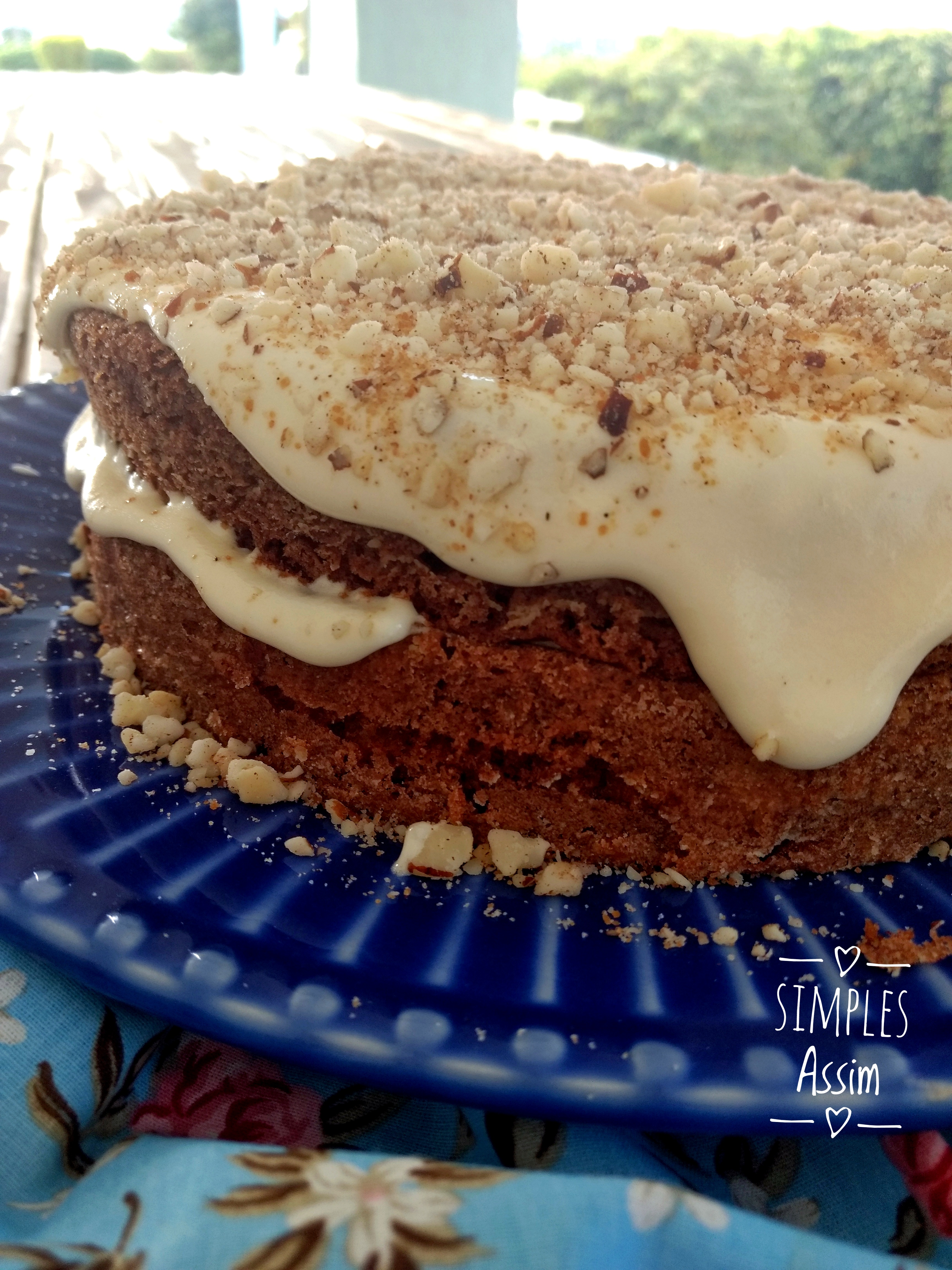 Hummingbird cake é um bolo típico americano feito com banana, abacaxi,nozes e especiarias.