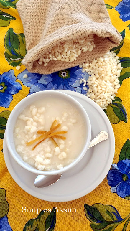 Essa canjica perfumada com laranja tem um sabor todo especial.