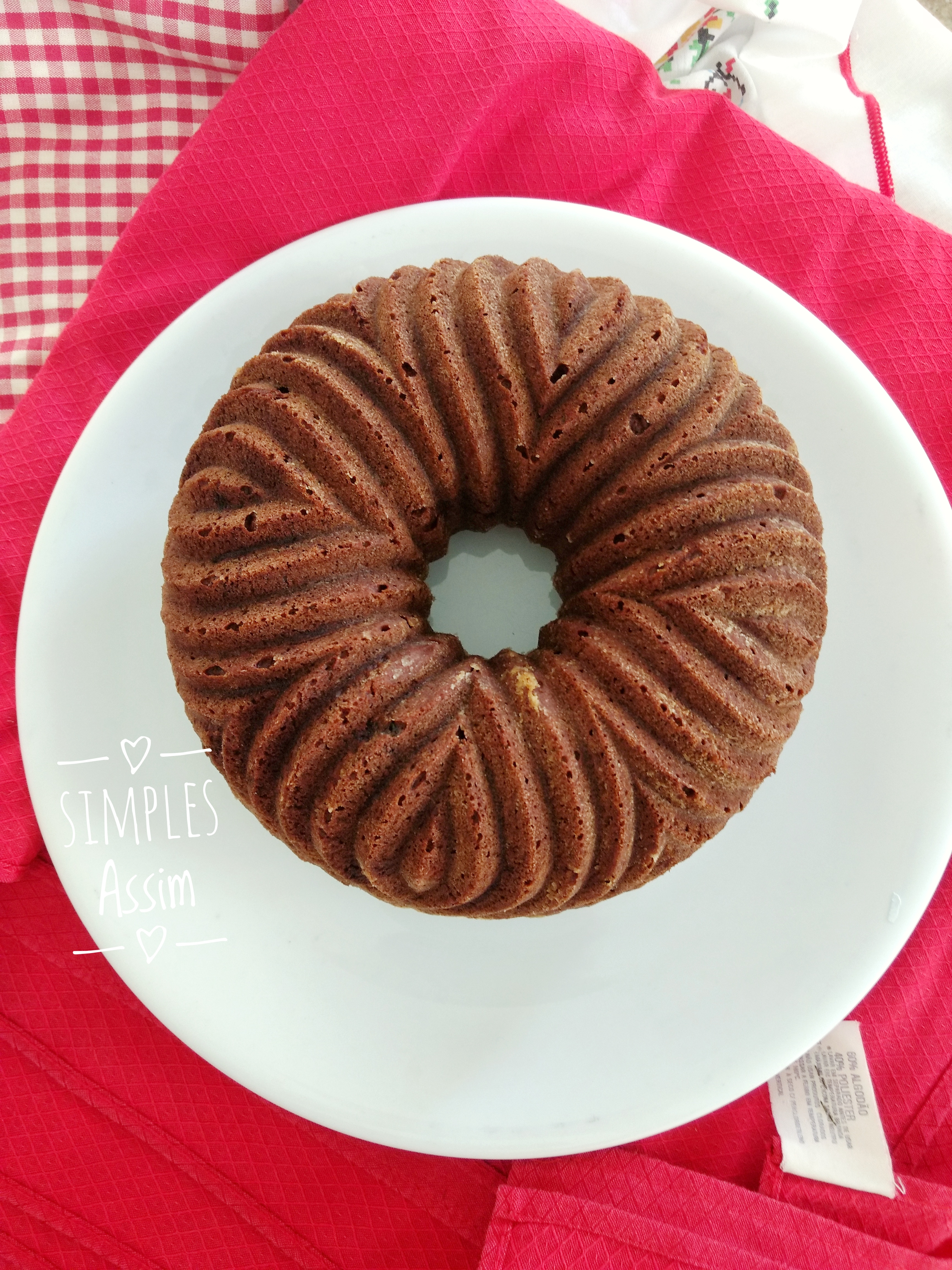 Esse Bolo de banana com passas é fofinho e muito gostoso.