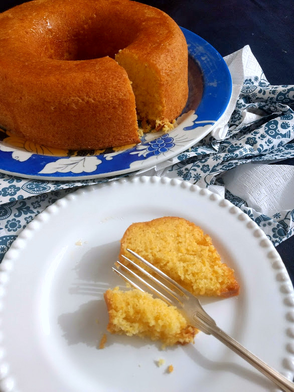 Esse bolo de tangerina fica fofinho, perfumado e muito gostoso