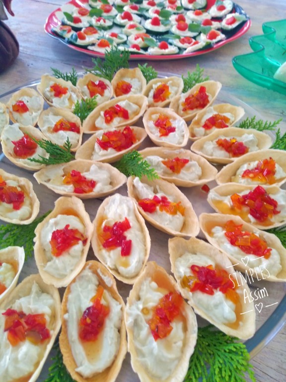 Essas Barquetes de gorgonzola com geleia de pimentão é um ótimo aperitivo