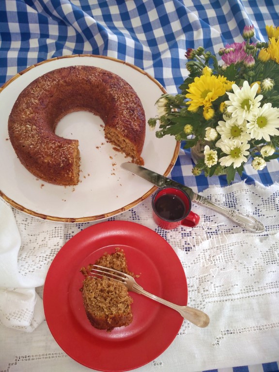 Esse bolo de maçã com especiarias é saudável e muito gostoso.