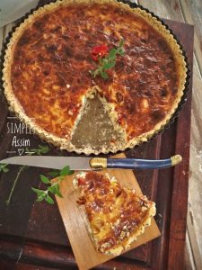 Essa quiche de alho poró com tomate seco é deliciosa e sem glúten