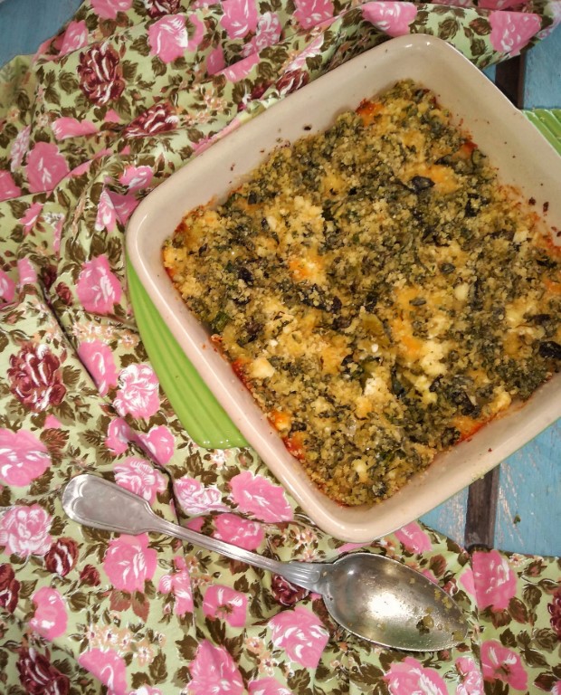 Esse Crumble com abobrinhas e ervas frescas não leva glúten e é delicioso.