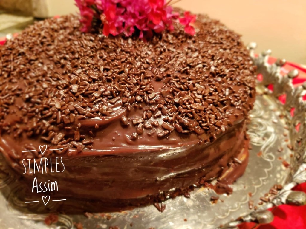 Este bolo de brigadeiro gourmet é uma excelente opção para o domingo de Páscoa