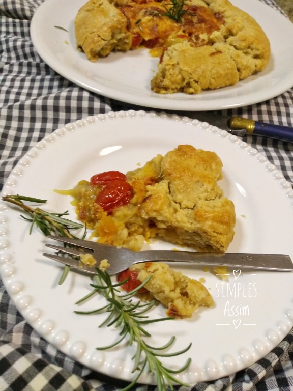 Essa Galette de cebolas e tomate tem uma massa deliciosa