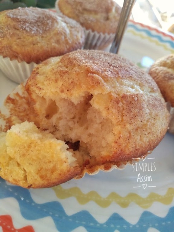 esse bolinho de chuva assado é fácil e gostoso.