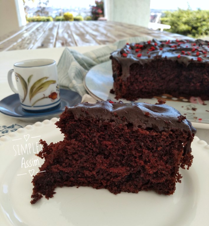 Esse Bolo de chocolate super fácil é delicioso