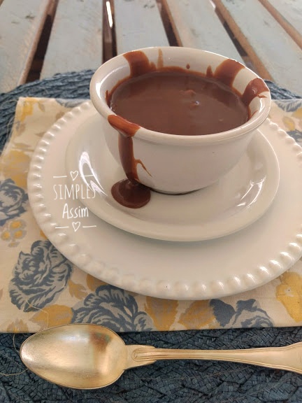 Essa Calda de chocolate é fácil e gostosa de preparar.