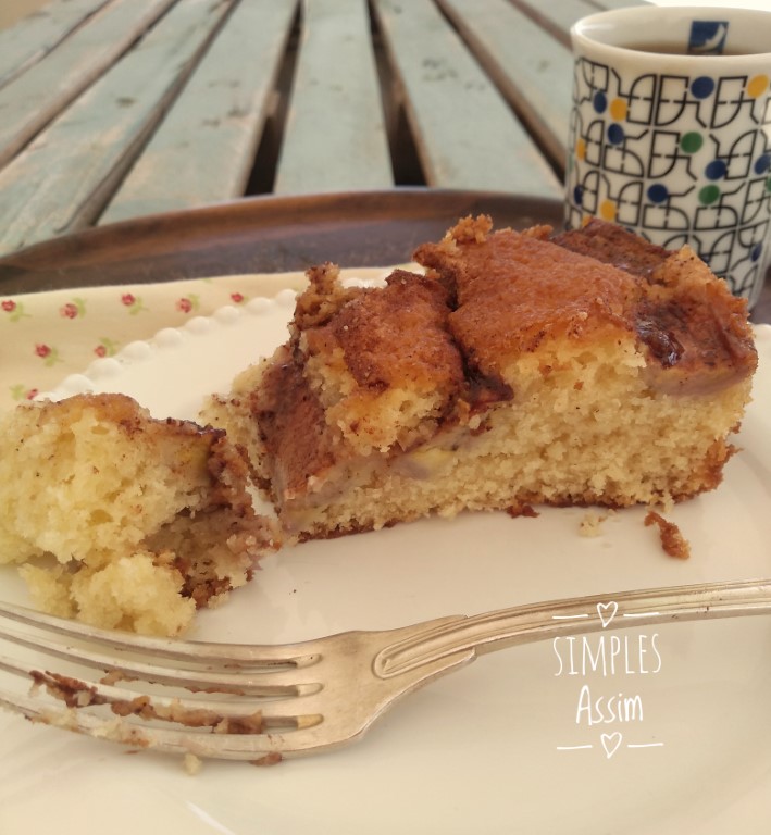 Esse bolo de banana e canela é uma receita simples e muito gostosa.