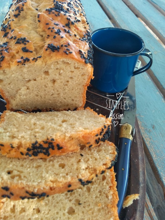 Esse pão com iogurte fica fofinho e é feito no liquidificador.