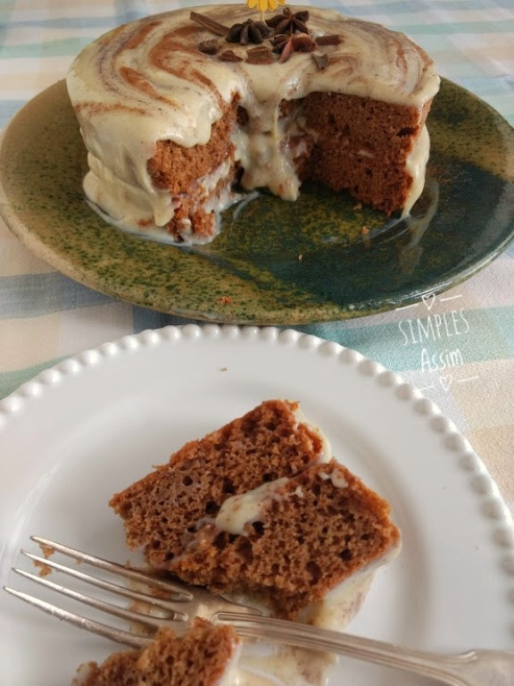 Esse Bolo indiano é fofinho e aromático. uma delícia.