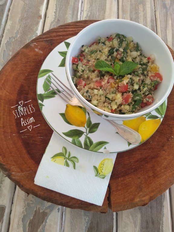 Esse Tabule de quinoa é saudável e gostoso.