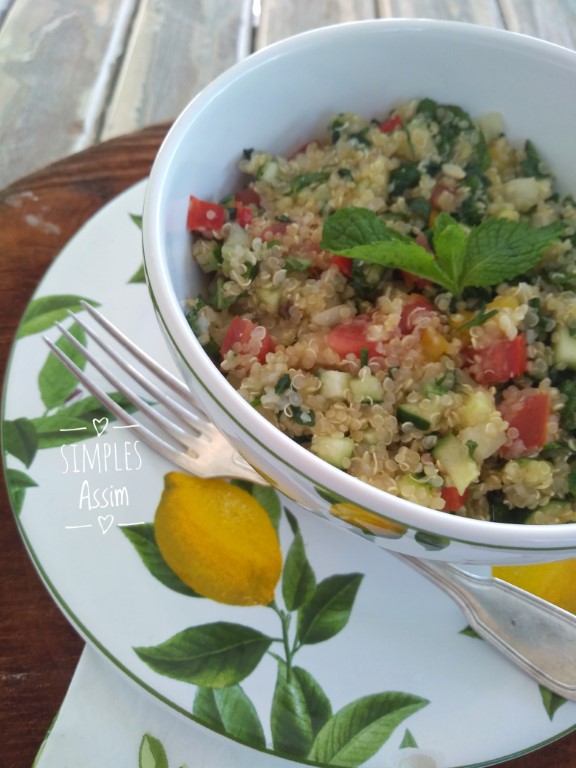 Esse Tabule de quinoa é saudável e muito gostoso.