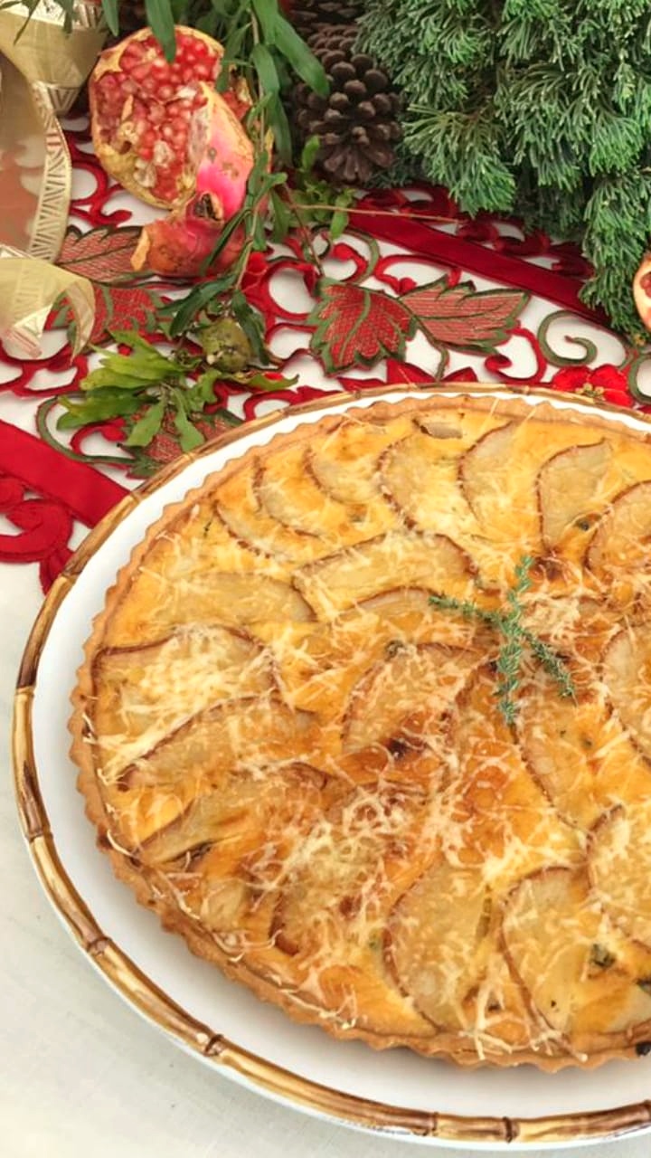 Essa quiche de gorgonzola e peras é um acompanhamento requintado e gostoso.