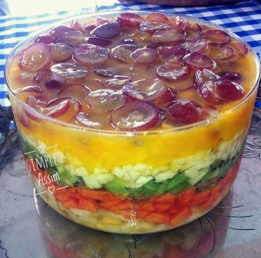 Salada de frutas diferente e refrescante - Simples Assim