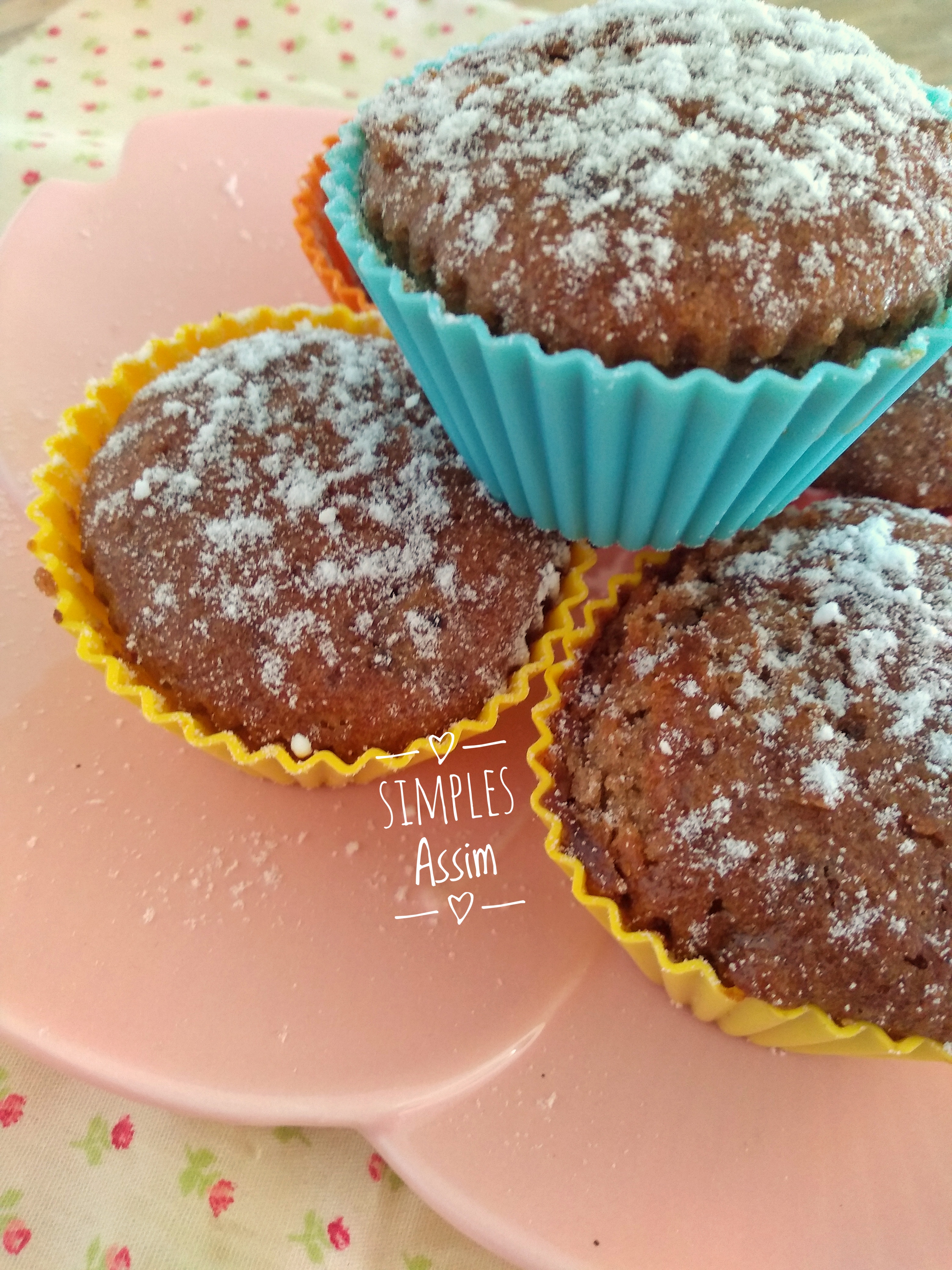 Esses Muffins de banana com chocolate são fáceis de fazer e muito gostosos.