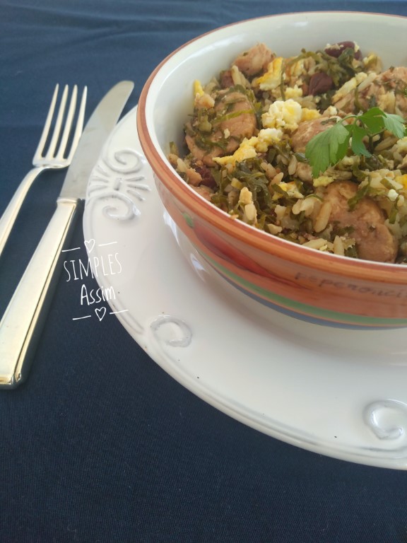 Mané sem Jaleco é um prato único que leva feijão, arroz, couve, linguiça, bacon e ovos.