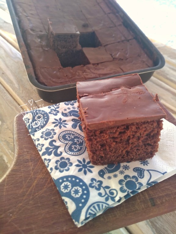 Esse Bolo de pão de mel é super gostoso e é facílimo de fazer.