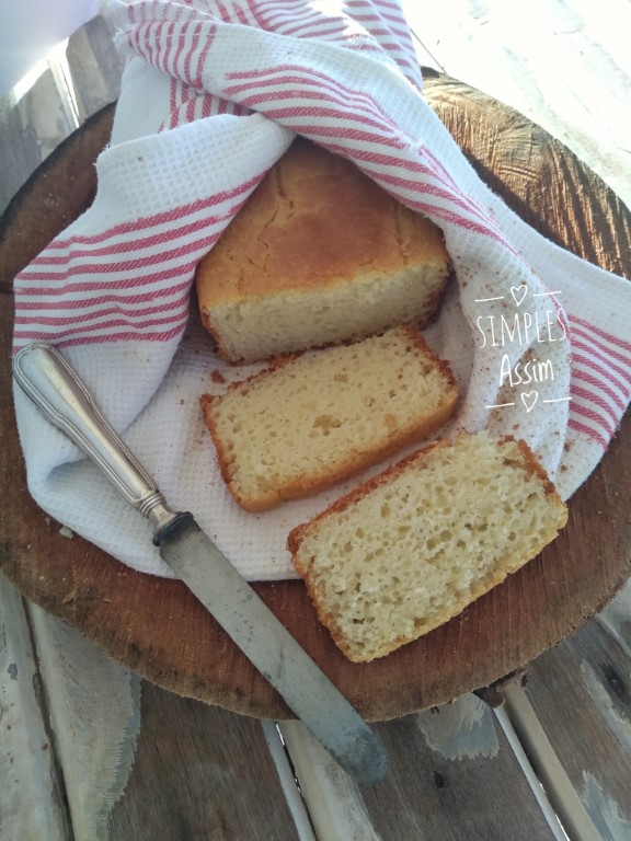 Esse Pão de iogurte sem glúten fica muito macio e gostoso.