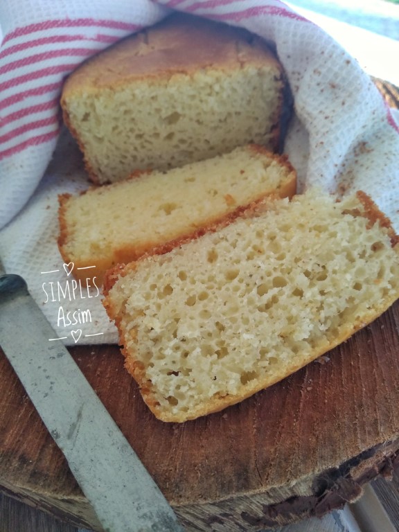 Esse Pão de iogurte sem glúten fica muito macio e gostoso.