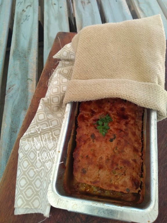 Esse Meatloaf ou bolo de carne fica macio e muito saboroso