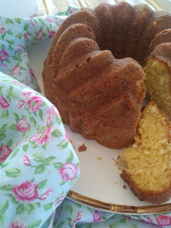 Bolo São Benedito ou bolo de queijo é uma delícia .