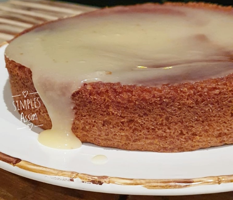 Esse Bolo de mel na panela é muito fácil de fazer e fica super gostoso.