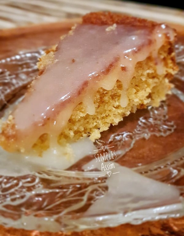 Esse Bolo de mel na panela é muito fácil de fazer e fica super gostoso.