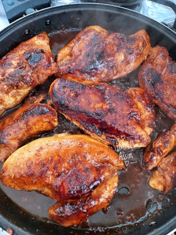 Esse Peito de frango com mostarda e mel é saborosíssimo. Daquelas receitas feitas em uma panela só e que tem um efeito incrível.