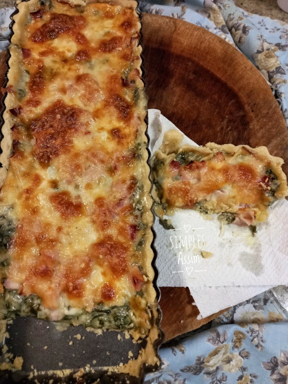 Essa Quiche de espinafre com recheio de queijo e presunto é muito saborosa.