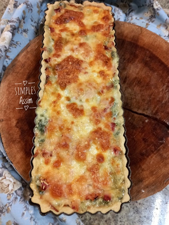 Essa Quiche de espinafre com recheio de queijo e presunto é muito saborosa.