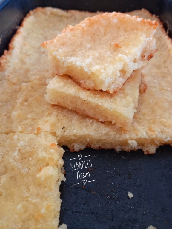 Esse Bolo de caroço do Piauí é feito com tapioca granulada e não leva glúten.