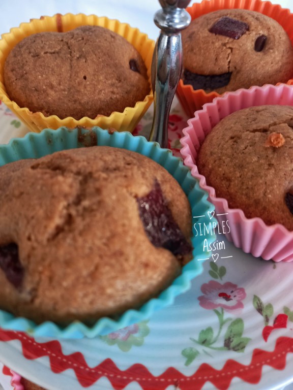 Esses Bolinhos de fubá com goiabada sem glúten são feitos com ingredientes saudáveis como açúcar e óleo de coco.São fofinhos e muito gostosos.