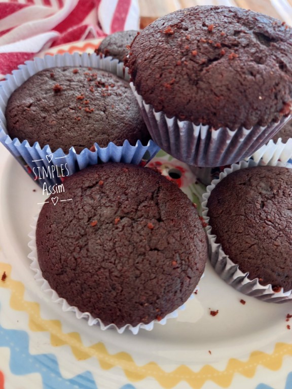 Esses Cupcakes de chocolate são fáceis de fazer e ficam fofinhos e saborosos. Ótimo para festinhas e para o lanche das crianças.